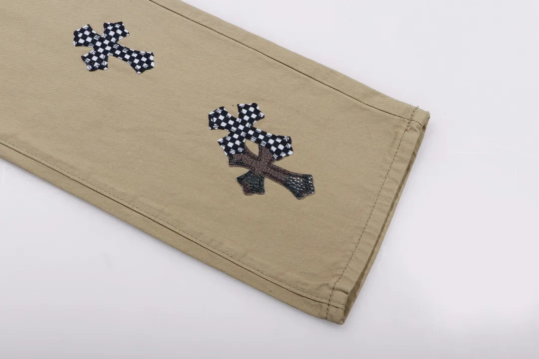 P280 Style number: D310 Chrome Hearts khaki patch leather jeans Size: s-XXL (28 30 32 34 36) Color: Khaki Size reference 28 pants length 100 waist 72 30 pants length 101 waist 76 32 pants length 103 waist 80 34 pants length 104 waist 84 36 pants length 106 waist 88